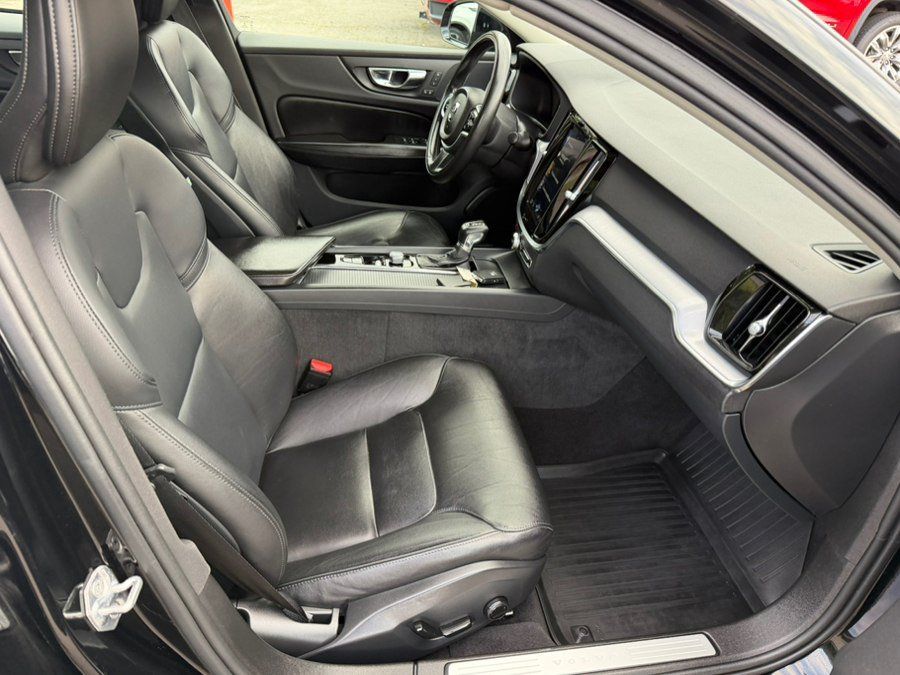Used 2019 Volvo S60 T6 Momentum w/ Premium Package AWD/4WD image 22