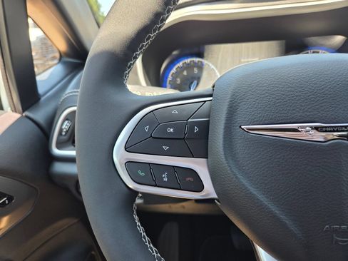 New 2026 Chrysler Pacifica Select FWD image 21