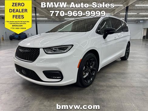 Used 2025 Chrysler Pacifica Limited FWD image 1