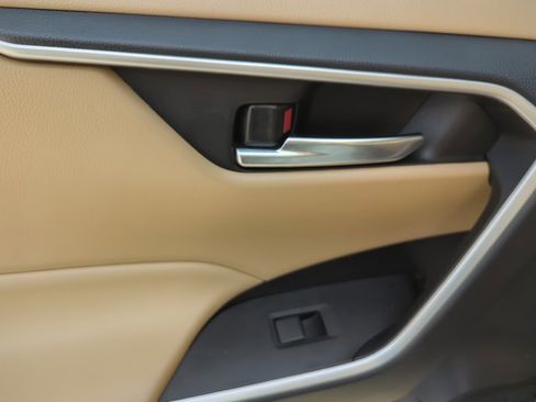 Used 2021 Toyota RAV4 XLE image 24