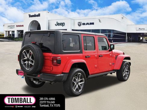 Used 2024 Jeep Wrangler Unlimited w/ Convenience Group image 7