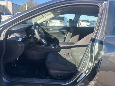 Used 2023 Nissan Altima 2.5 SV image 10