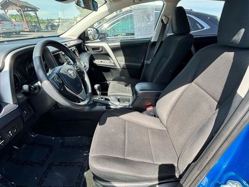 Used 2018 Toyota RAV4 LE w/ All Weather Liner Package AWD/4WD image 18