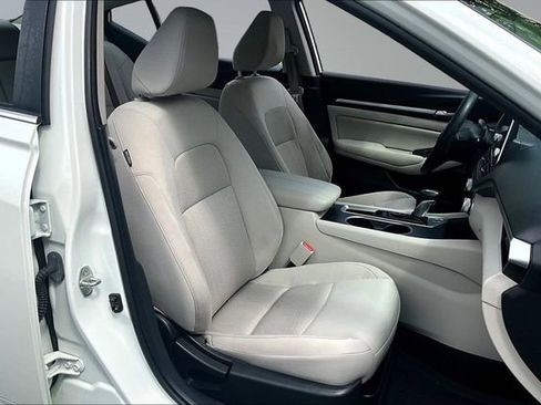 Used 2022 Nissan Altima 2.5 SV FWD image 27