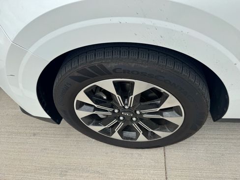 Certified 2024 Kia Carnival EX FWD image 8