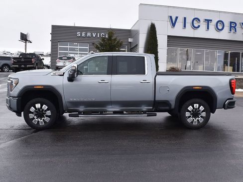 Used 2025 GMC Sierra 2500 Denali image 2
