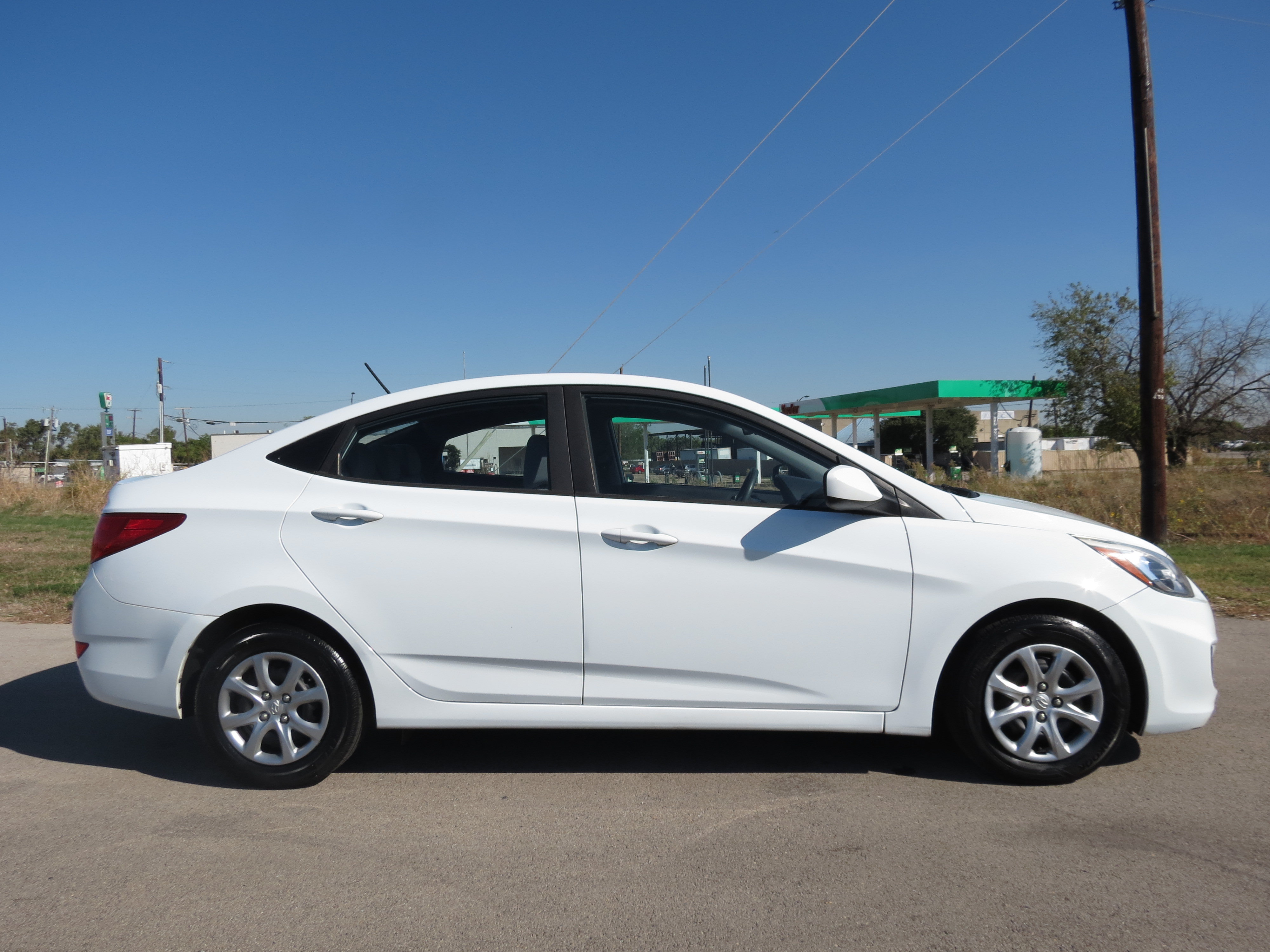Used 2016 Hyundai Accent SE w/ Option Group 02 FWD image 6