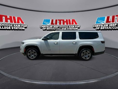 Used 2023 Jeep Wagoneer L Series II AWD/4WD image 5