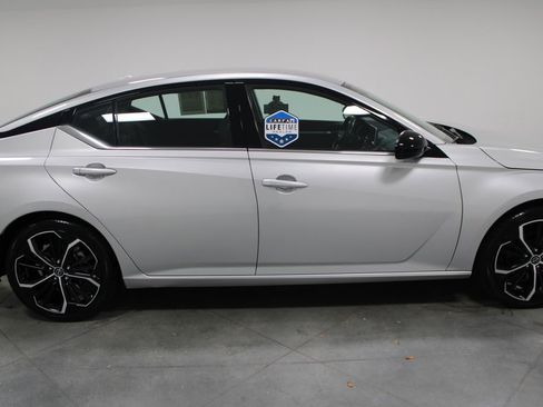 Used 2024 Nissan Altima 2.5 SR image 11