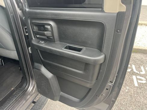 Used 2016 RAM 1500 Express RWD image 9