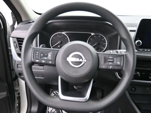 Used 2024 Nissan Rogue S image 14