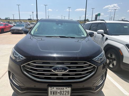 Used 2020 Ford Edge Titanium w/ Equipment Group 301A FWD image 2