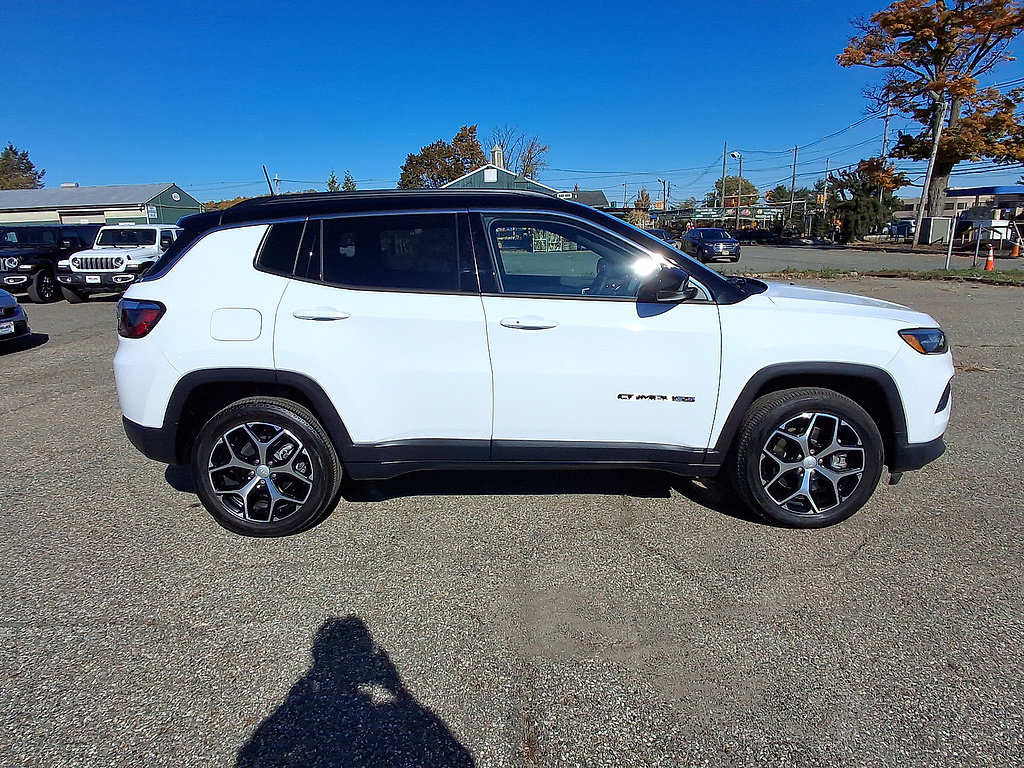 Used 2024 Jeep Compass Limited w/ Sun and Sound Group AWD/4WD image 11