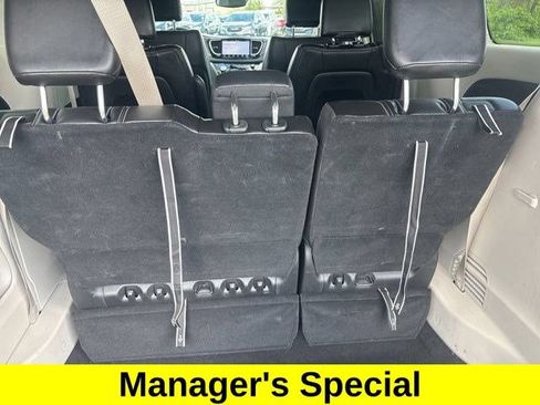 Used 2024 Chrysler Pacifica Touring-L FWD image 33