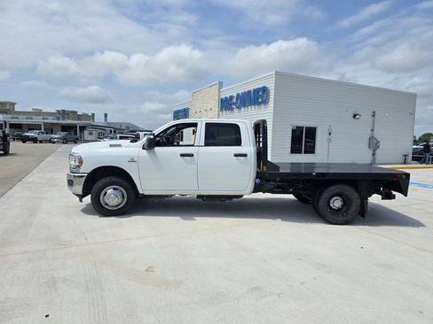 Used 2024 RAM 3500 Tradesman w/ Chrome Appearance Group AWD/4WD image 6