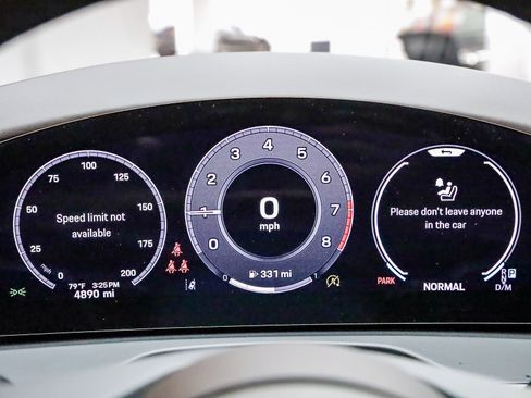 Used 2025 Porsche Panamera image 27