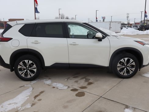 Used 2023 Nissan Rogue SV image 4