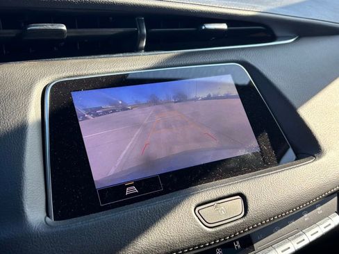 Used 2023 Cadillac XT4 Premium Luxury image 19