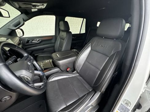 Certified 2025 GMC Yukon Denali AWD/4WD image 18