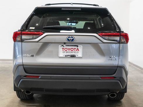 Used 2021 Toyota RAV4 XLE Premium AWD/4WD image 8