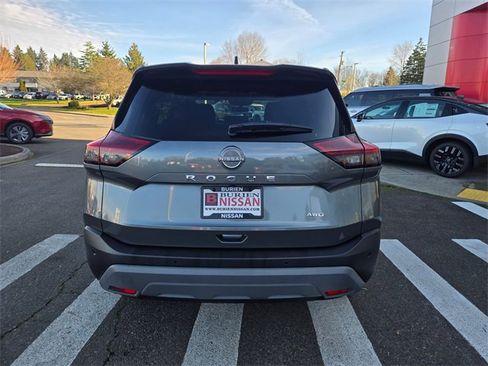 Used 2023 Nissan Rogue S image 8