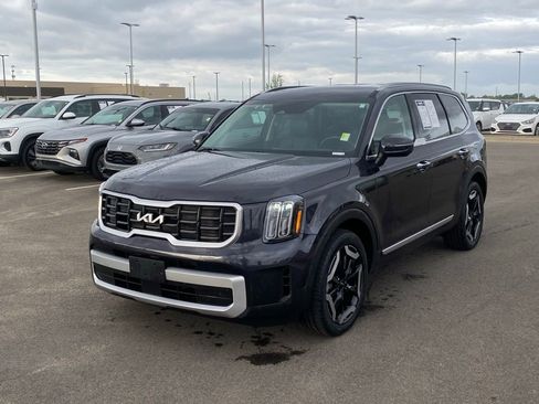 Certified 2025 Kia Telluride S image 3