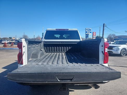 Used 2025 Chevrolet Silverado 2500 Custom w/ Custom Value Package image 5