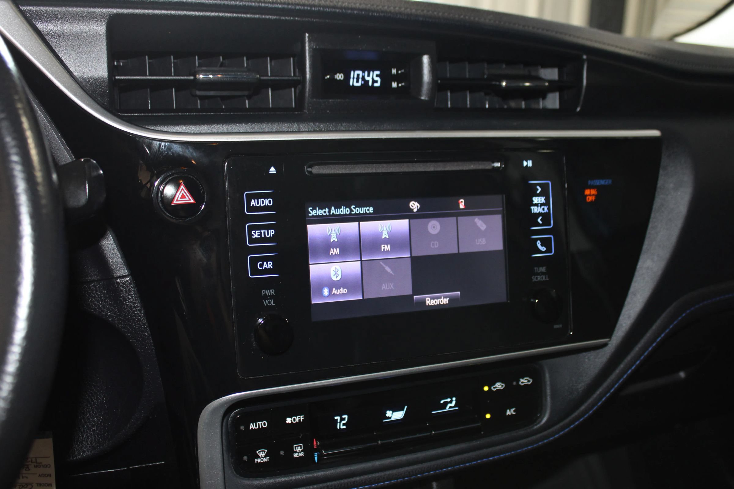Used 2018 Toyota Corolla SE FWD image 15