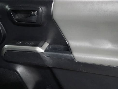 Used 2019 Toyota Tacoma SR5 AWD/4WD image 20