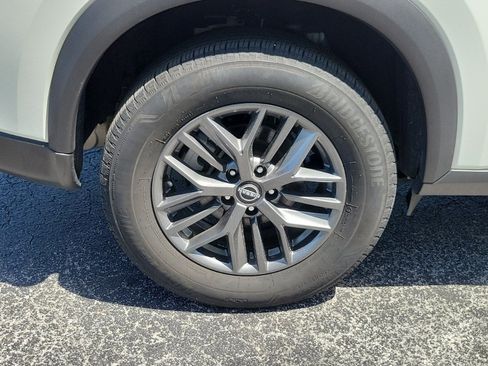 Used 2024 Nissan Rogue S FWD image 7
