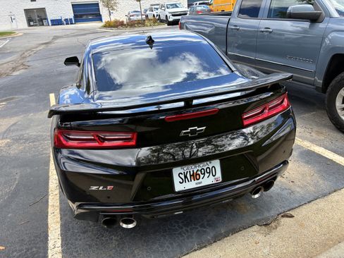 Used 2018 Chevrolet Camaro ZL1 RWD image 7