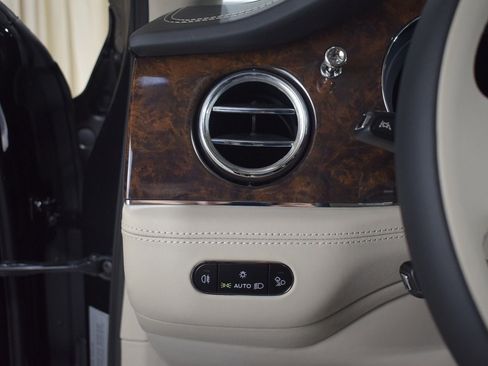 New 2025 Bentley Bentayga AWD/4WD image 31