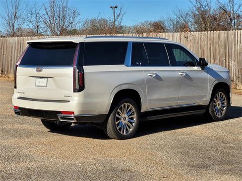 Used 2022 Cadillac Escalade ESV Premium Luxury image 4