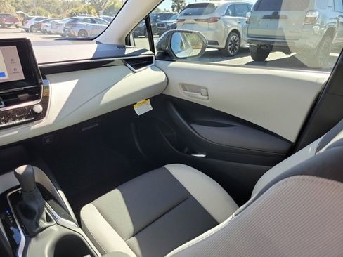 Used 2025 Toyota Corolla LE image 23