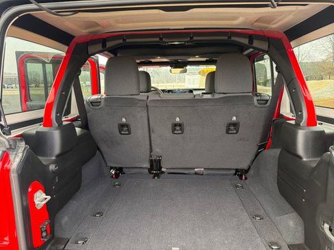 Used 2024 Jeep Wrangler Sport S image 12