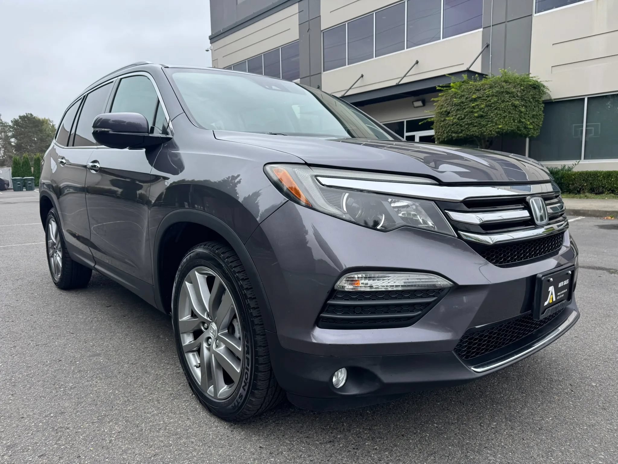 Used 2018 Honda Pilot Elite image 2