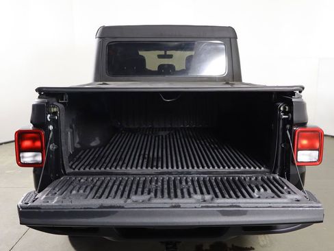 Used 2022 Jeep Gladiator Overland AWD/4WD image 17
