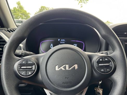 Used 2025 Kia Soul LX w/ LX Technology Package FWD image 27