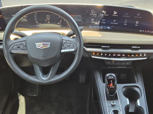 Used 2024 Cadillac XT4 Luxury w/ Cold Weather Package FWD image 24
