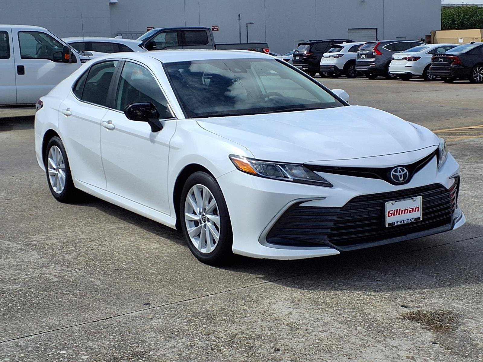Used 2022 Toyota Camry LE FWD image 2