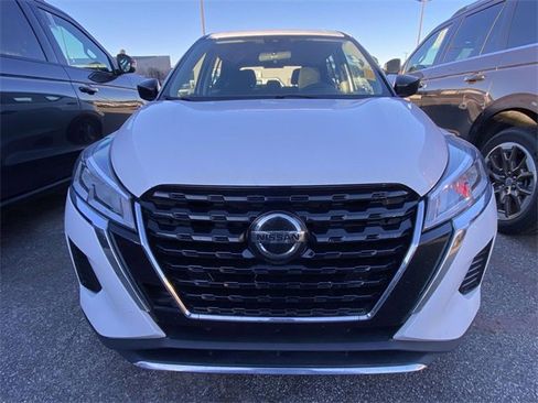 Used 2021 Nissan Kicks S image 2