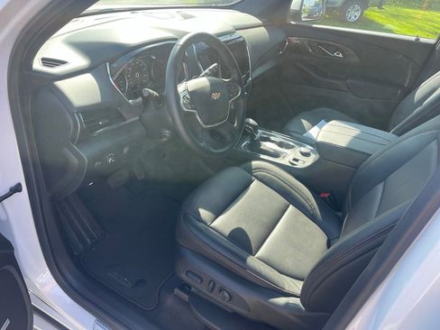 Used 2023 Chevrolet Traverse High Country AWD/4WD image 12