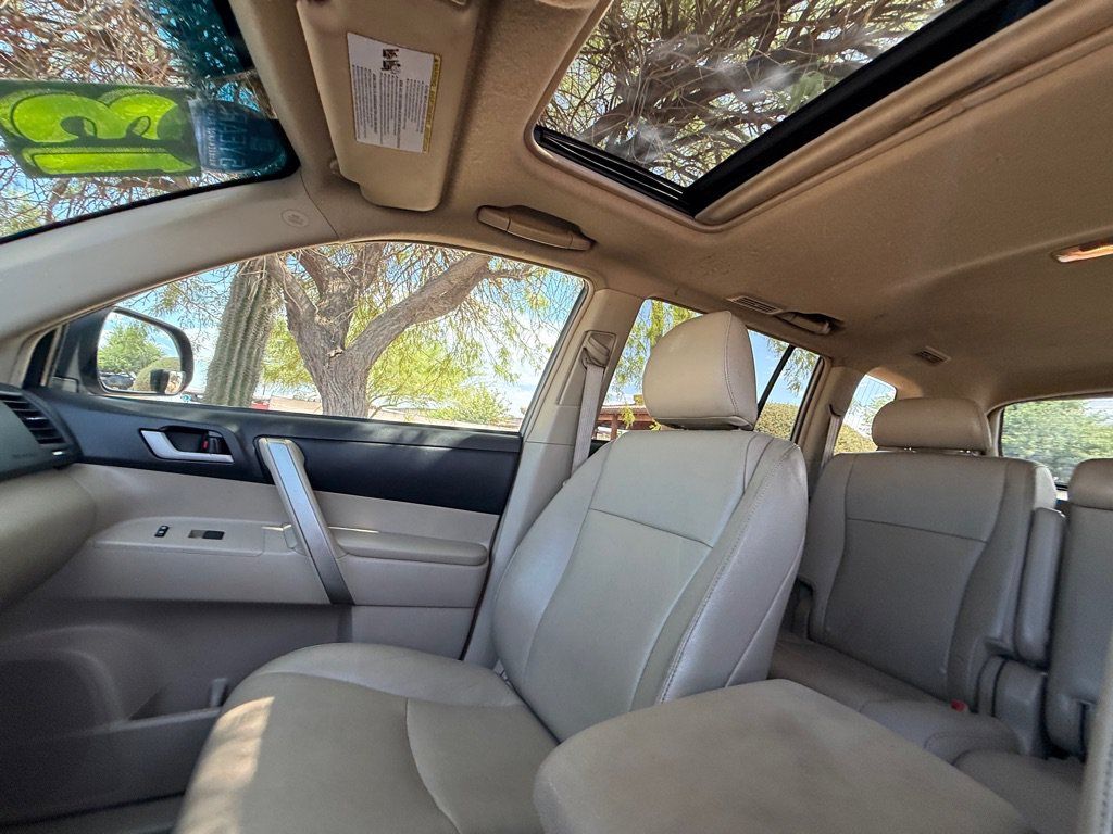 Used 2013 Toyota Highlander SE AWD/4WD image 13