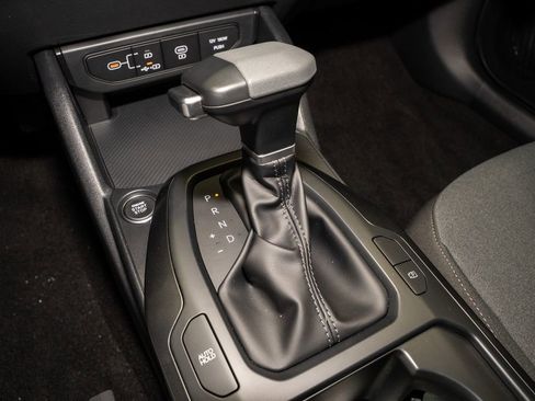 New 2025 Kia K4 LX image 16