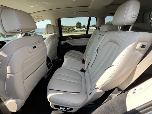 Used 2020 BMW X7 xDrive40i w/ Premium Package AWD/4WD image 28