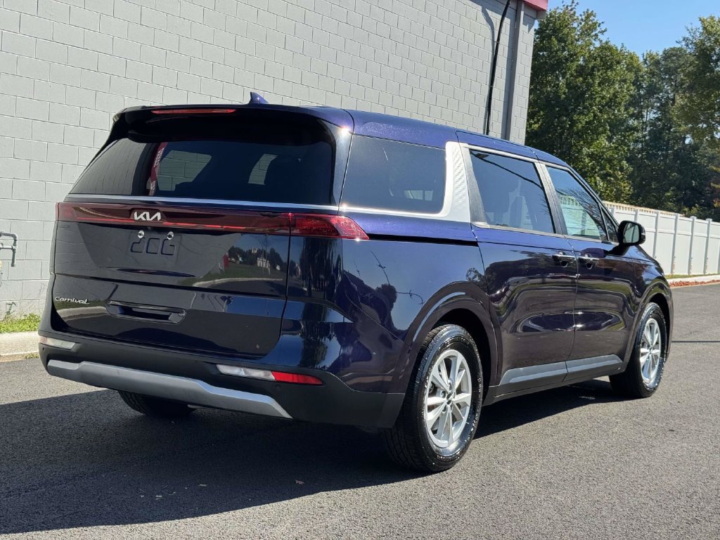 Used 2022 Kia Carnival LX FWD image 22