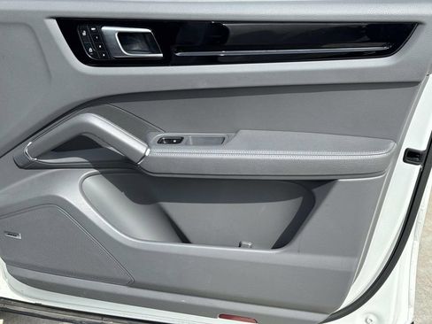 Certified 2023 Porsche Cayenne image 18