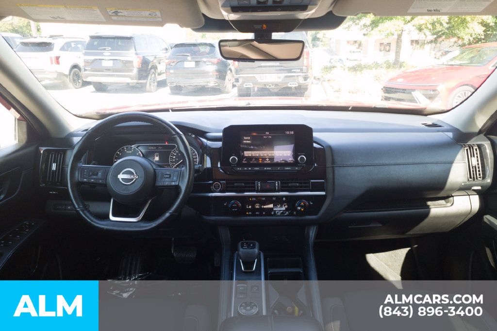 Used 2024 Nissan Pathfinder SV AWD/4WD image 21