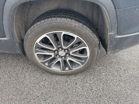 Used 2019 GMC Acadia SLT image 10