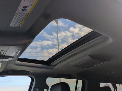 Used 2019 Chevrolet Suburban Premier image 19